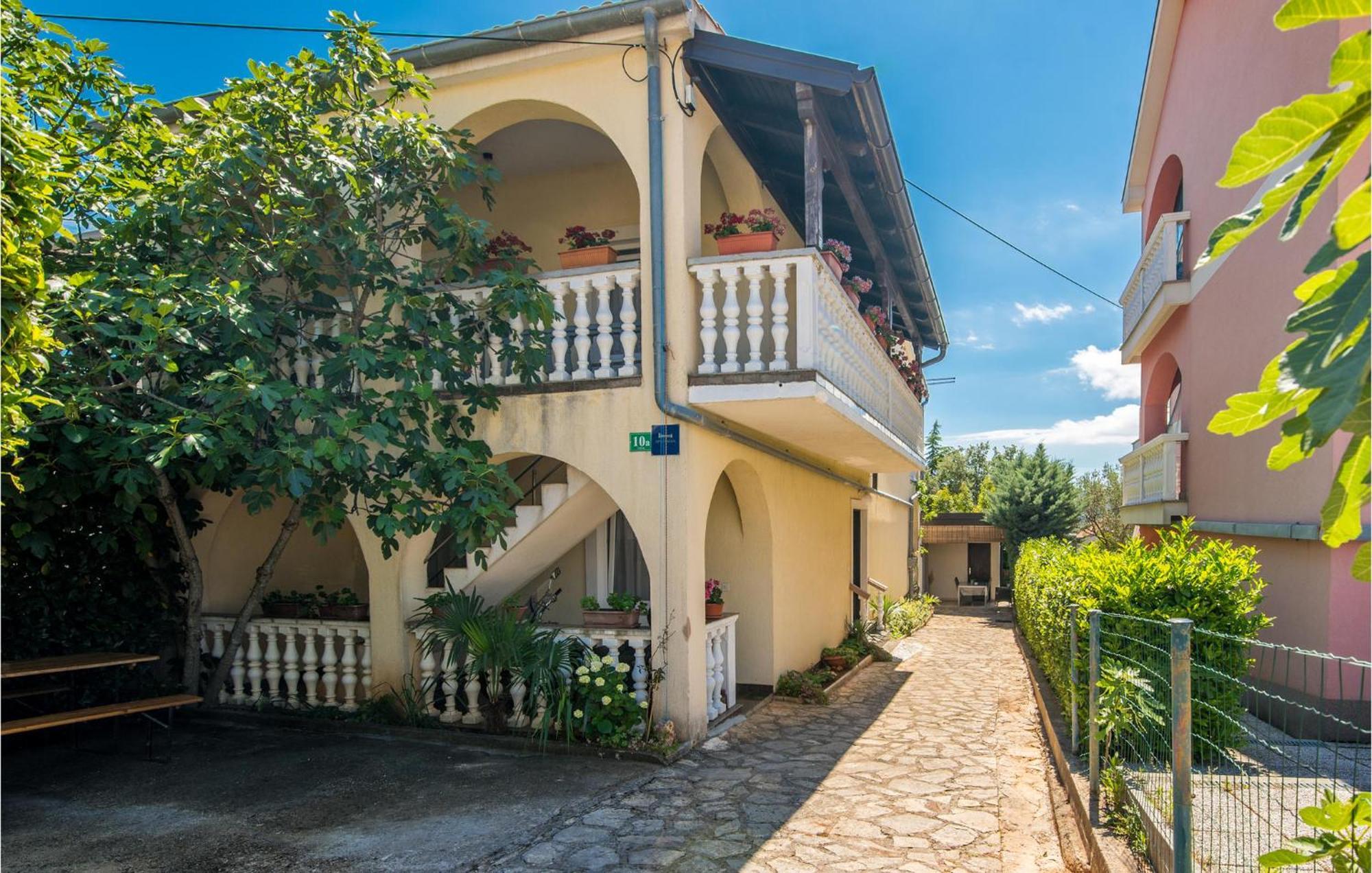 Beautiful Apartment In Pinezici With Wifi Экстерьер фото