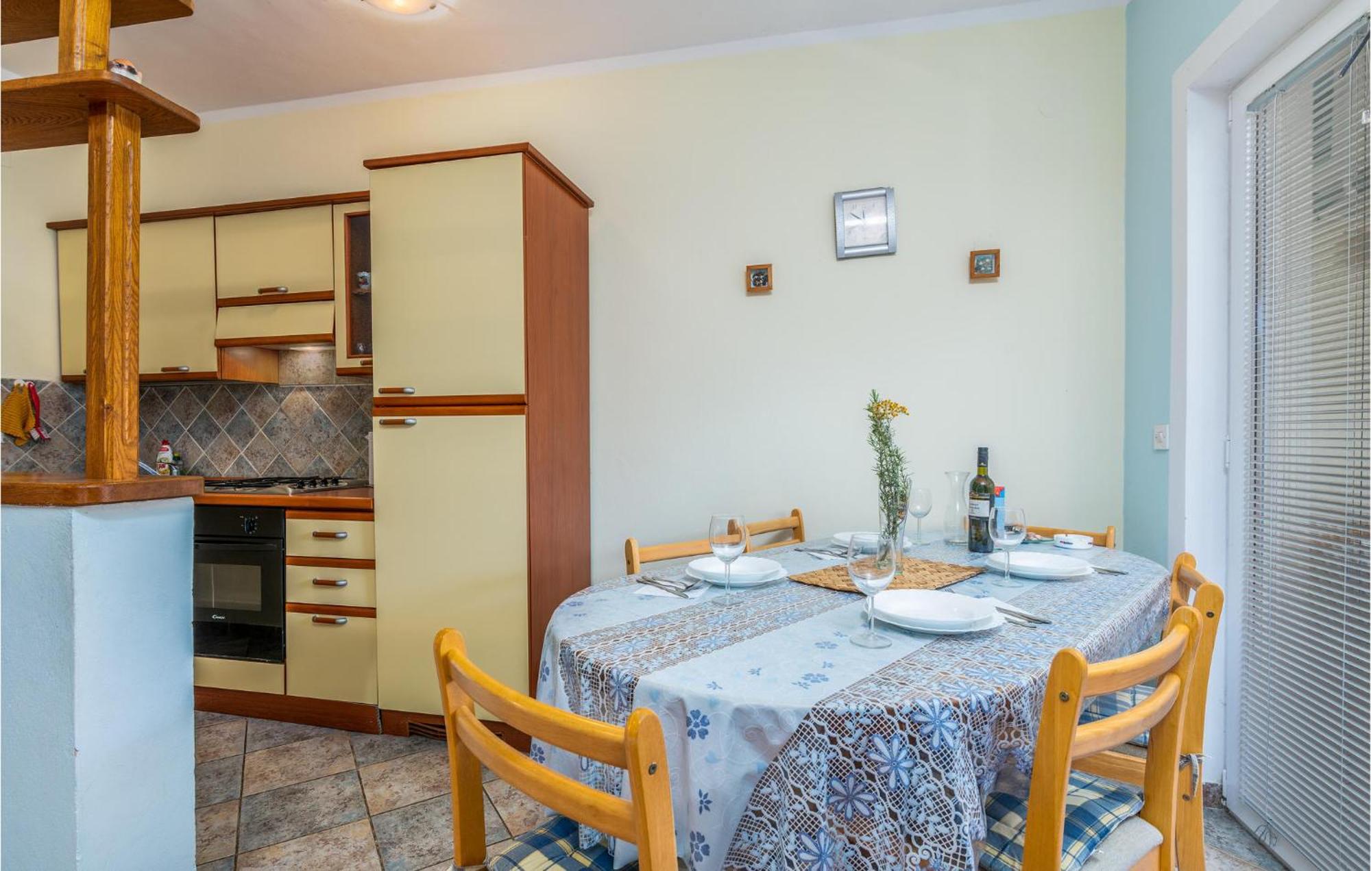 Beautiful Apartment In Pinezici With Wifi Экстерьер фото